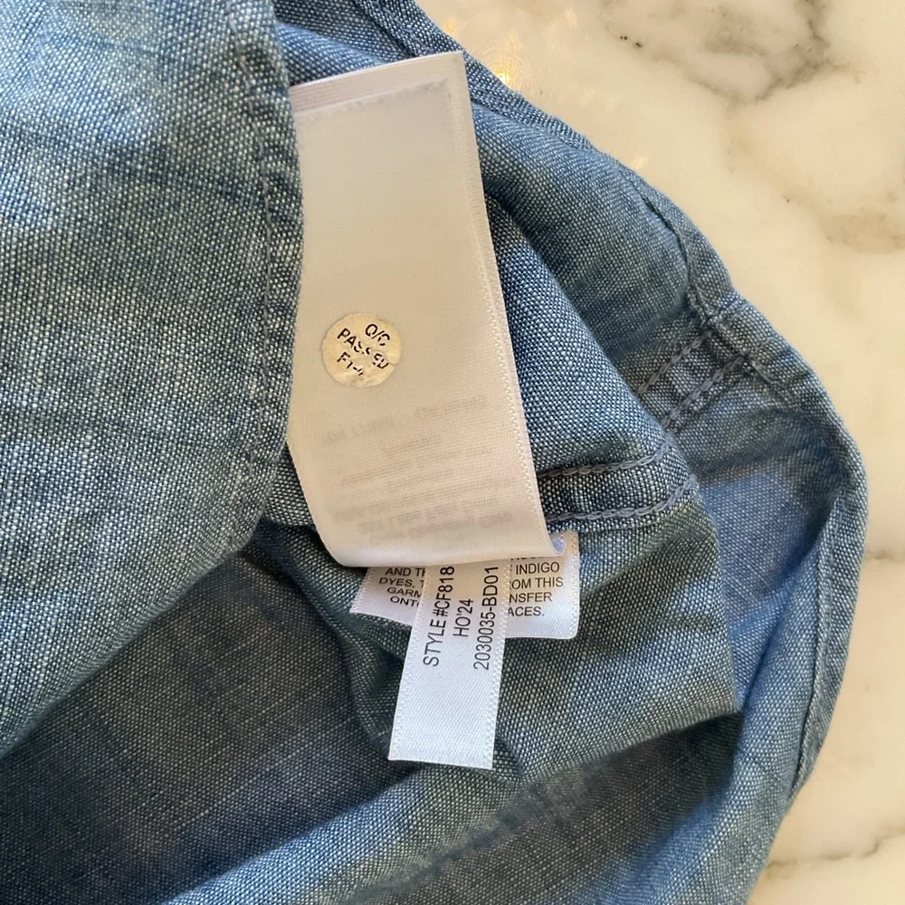 EUC J. Crew Classic Fit Long Sleeve Chambray Cotton Blue XL - holes under arms